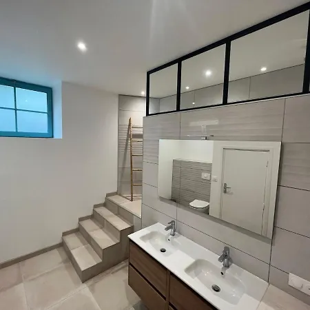 Maison Au Pied Du Chateau - L'ange Du Chateau * Champeix