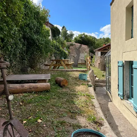 Holiday home Maison Au Pied Du Chateau - L'ange Du Chateau Champeix