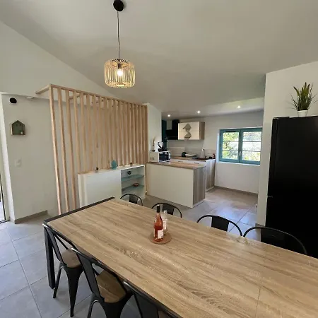 Maison Au Pied Du Chateau - L'ange Du Chateau Champeix