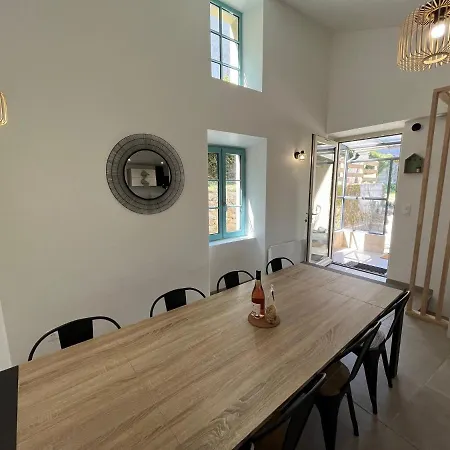 Maison Au Pied Du Chateau - L'ange Du Chateau * Champeix